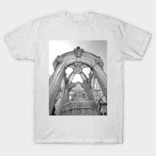 chafariz do largo do carmo T-Shirt